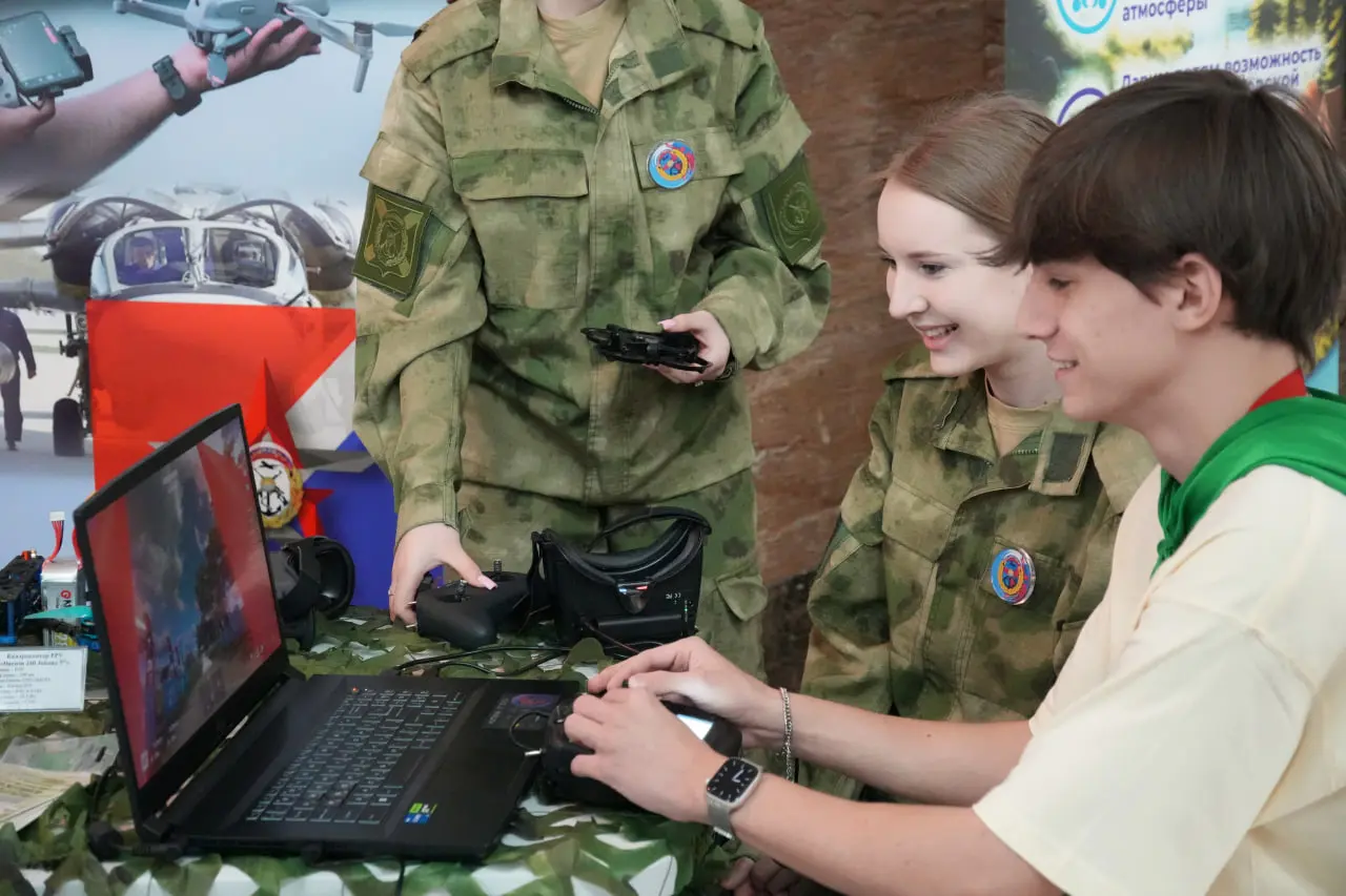 АНО "Авангард" на выставке детских лагерей Дальнего востока