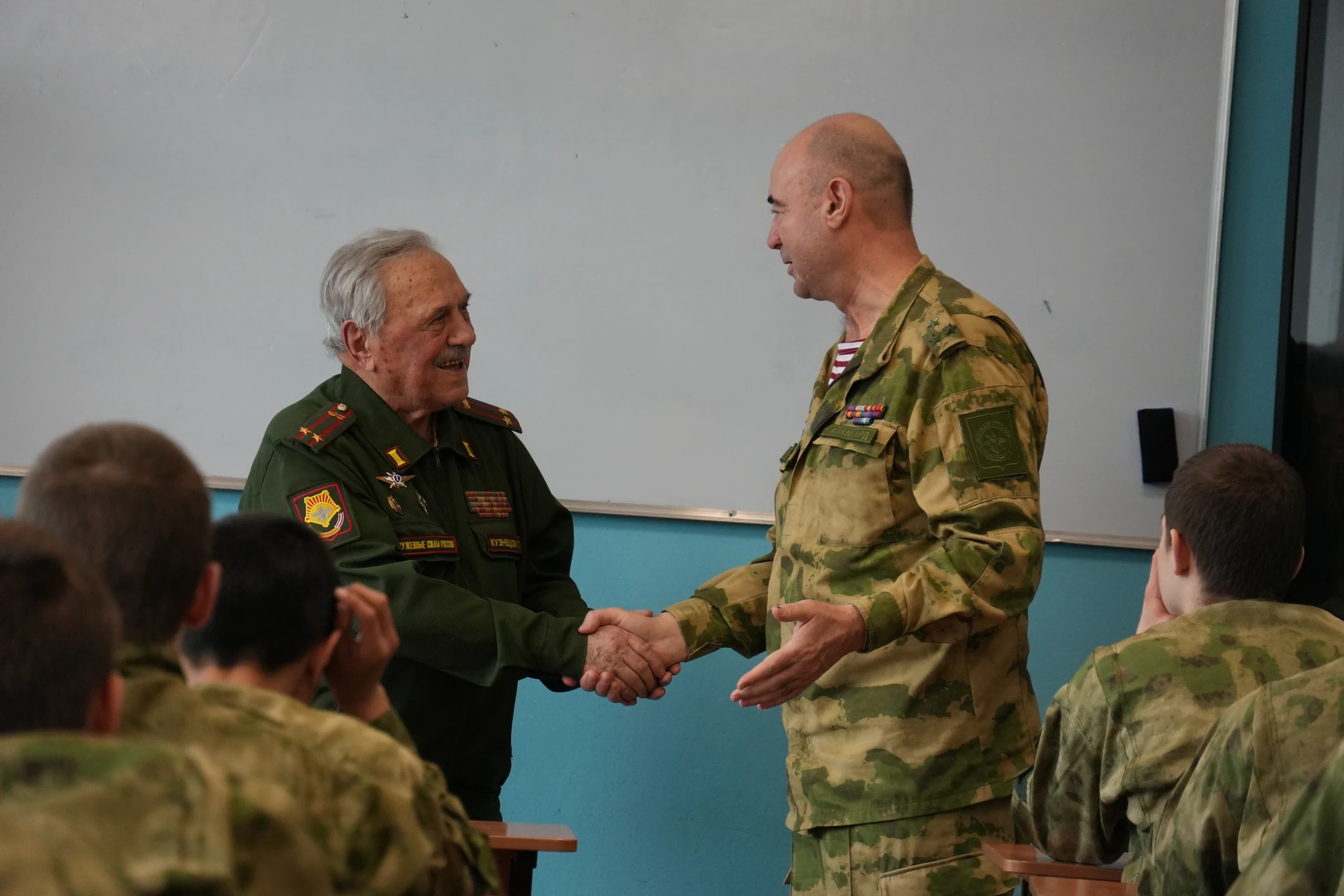 Участник парада 1945 года посетил курсантов АНО «Авангард»