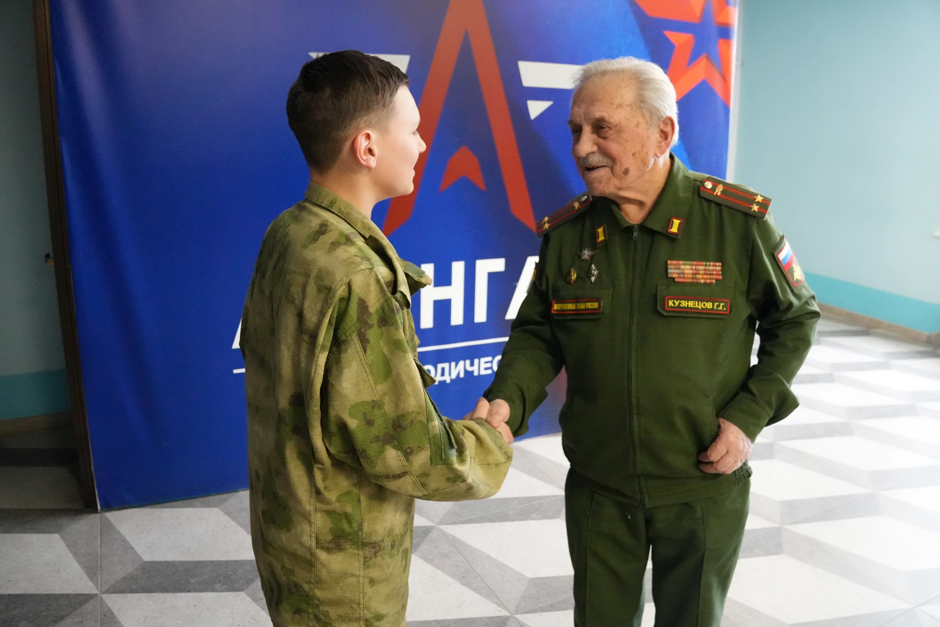 Участник парада 1945 года посетил курсантов АНО «Авангард»