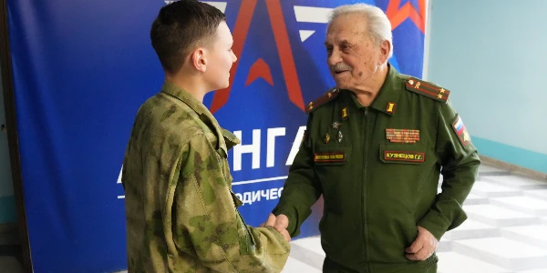 Участник парада 1945 года посетил курсантов АНО «Авангард»